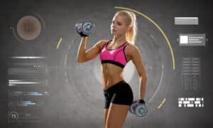 une femme à la salle de sport